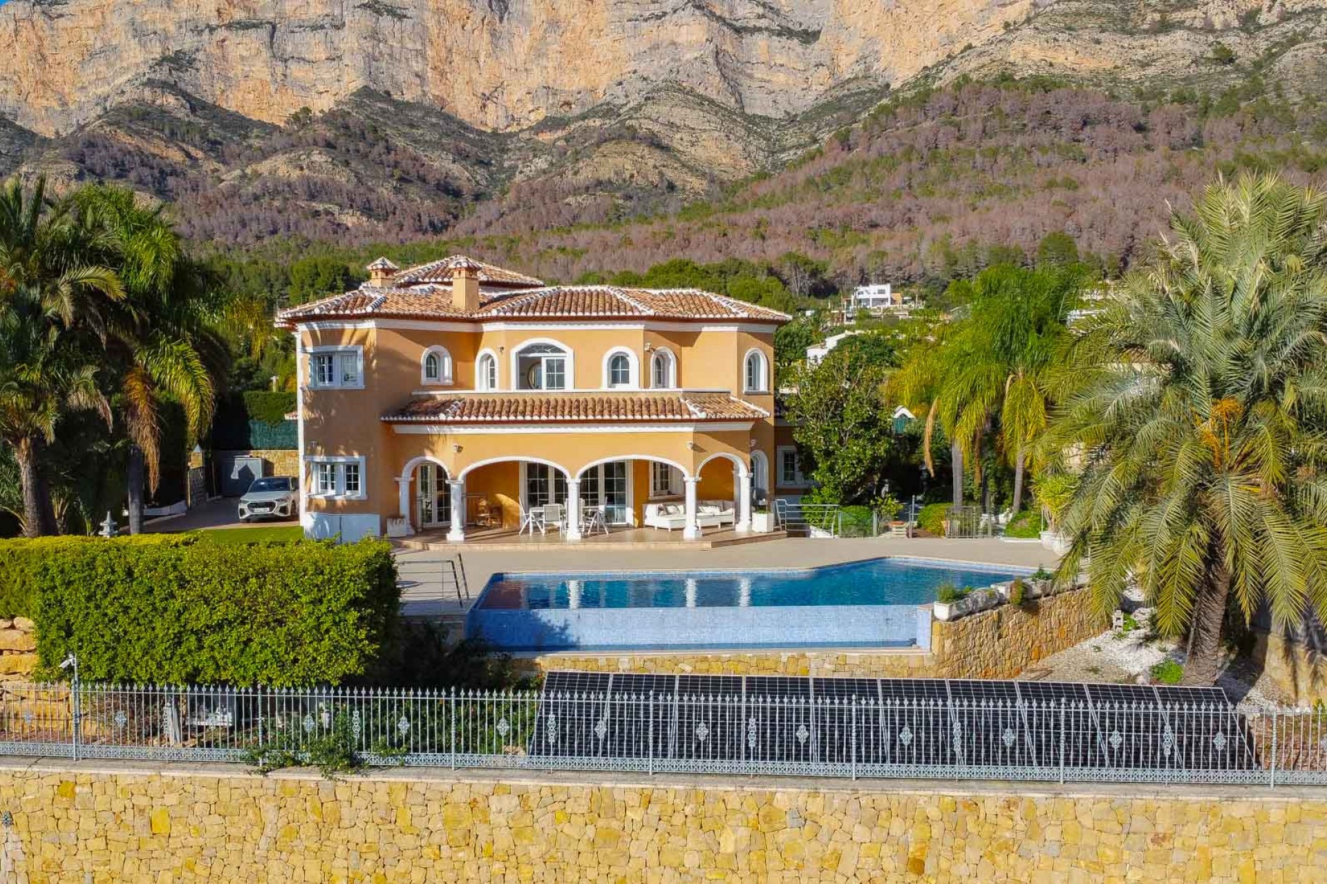 Resale - Villa -
Jávea - El Garroferal