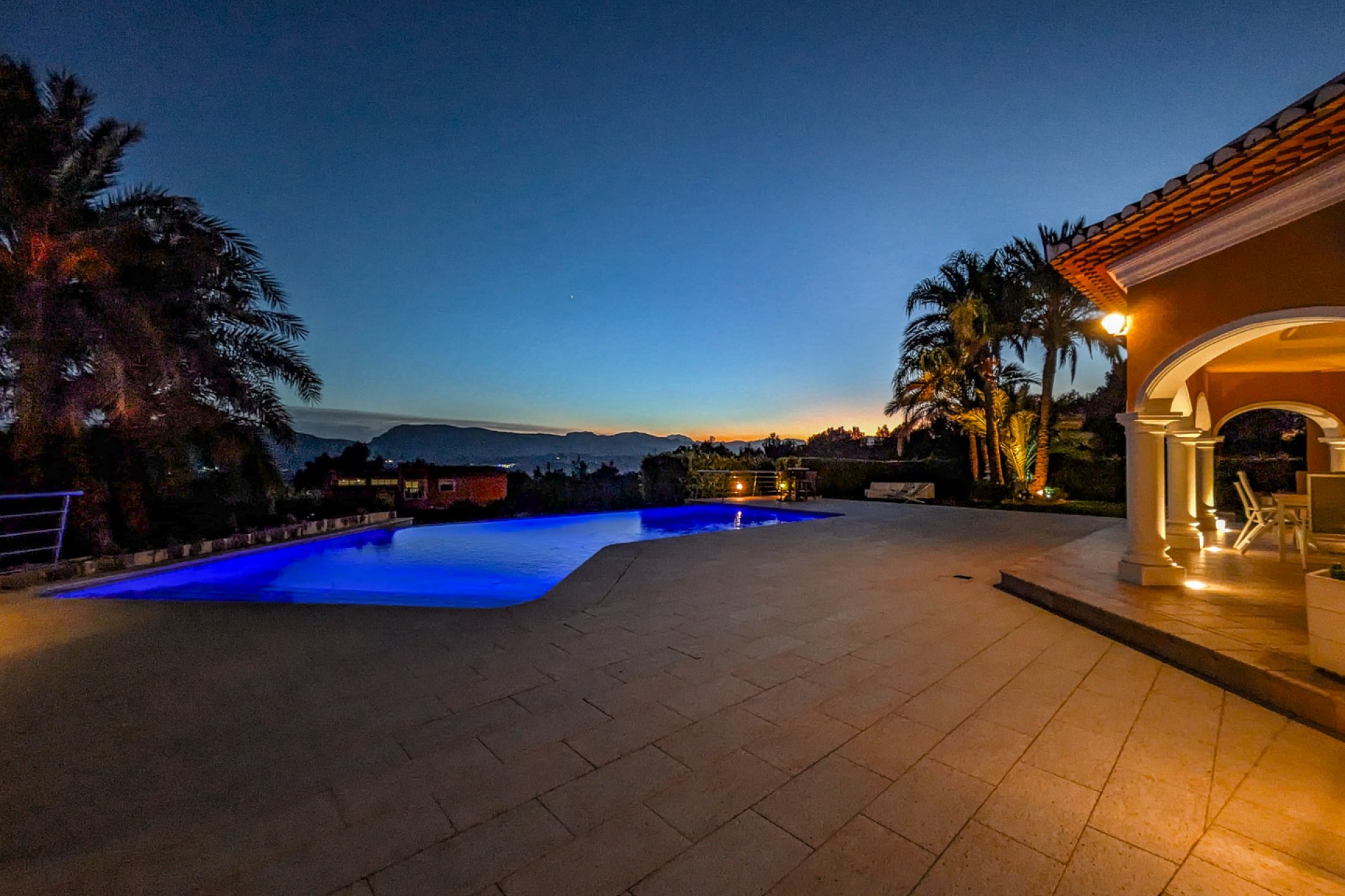 Resale - Villa -
Jávea - El Garroferal