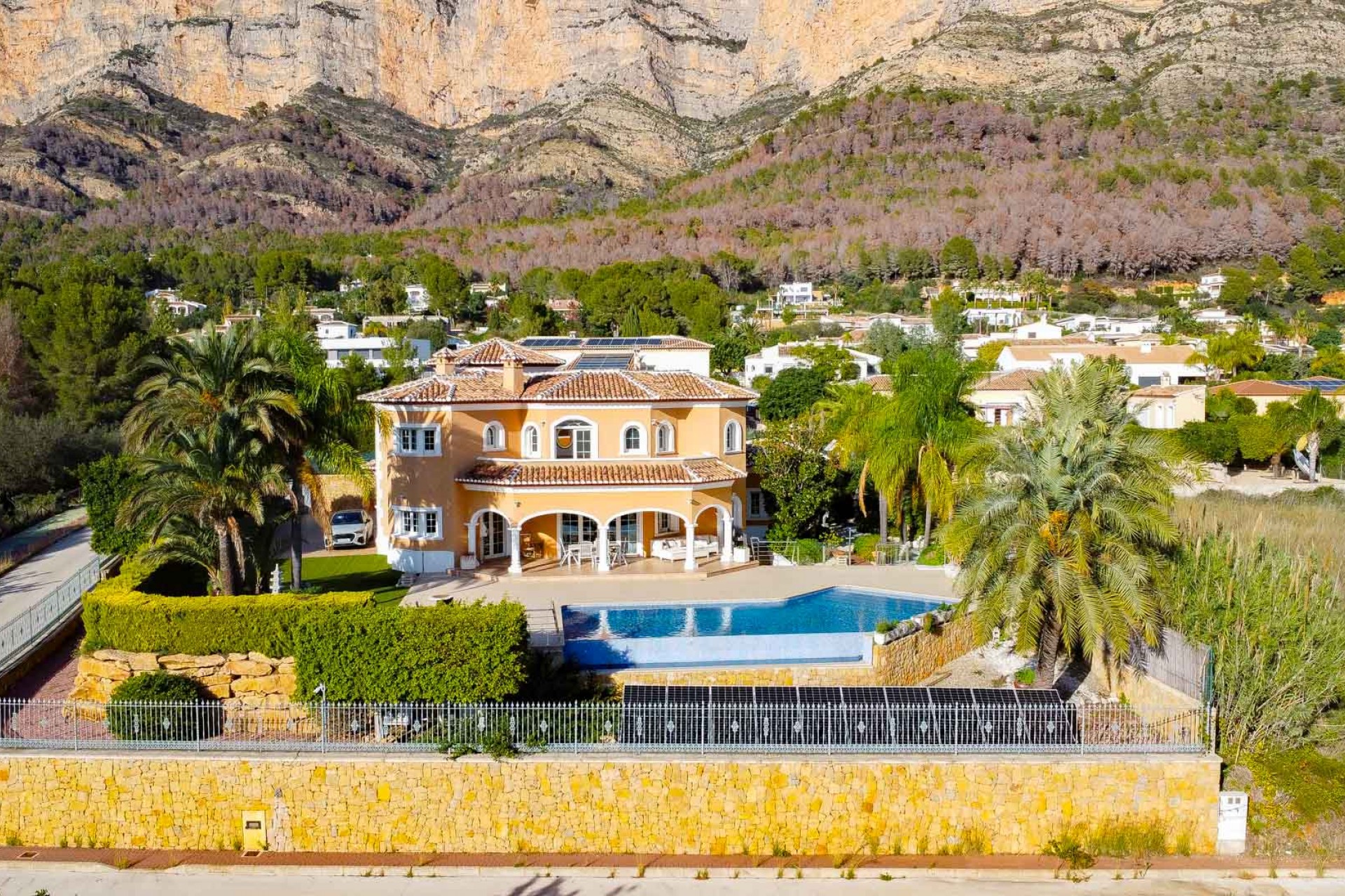 Resale - Villa -
Jávea - El Garroferal