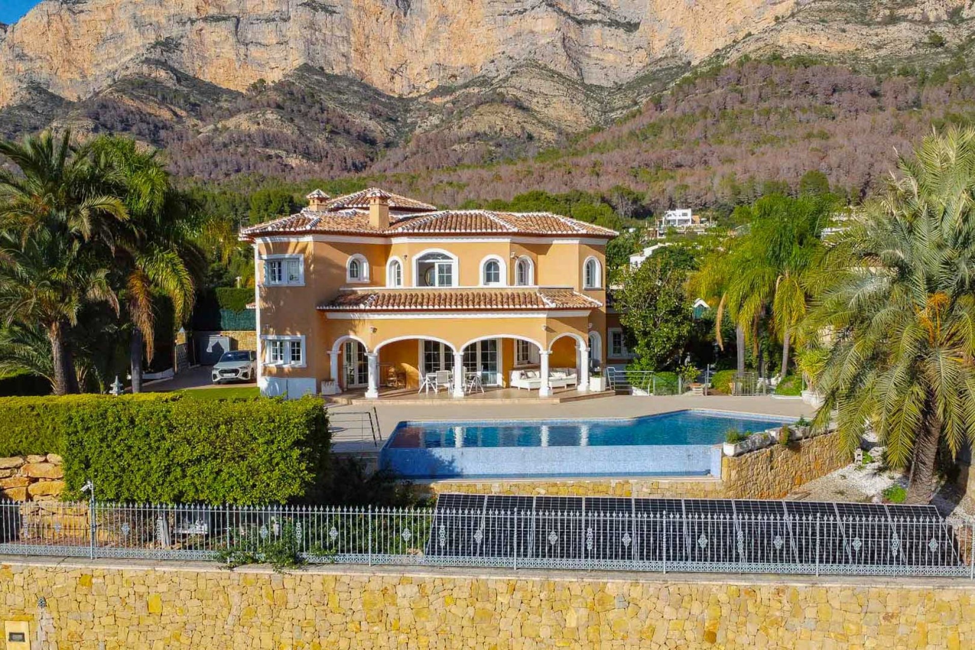 Resale - Villa -
Jávea - El Garroferal