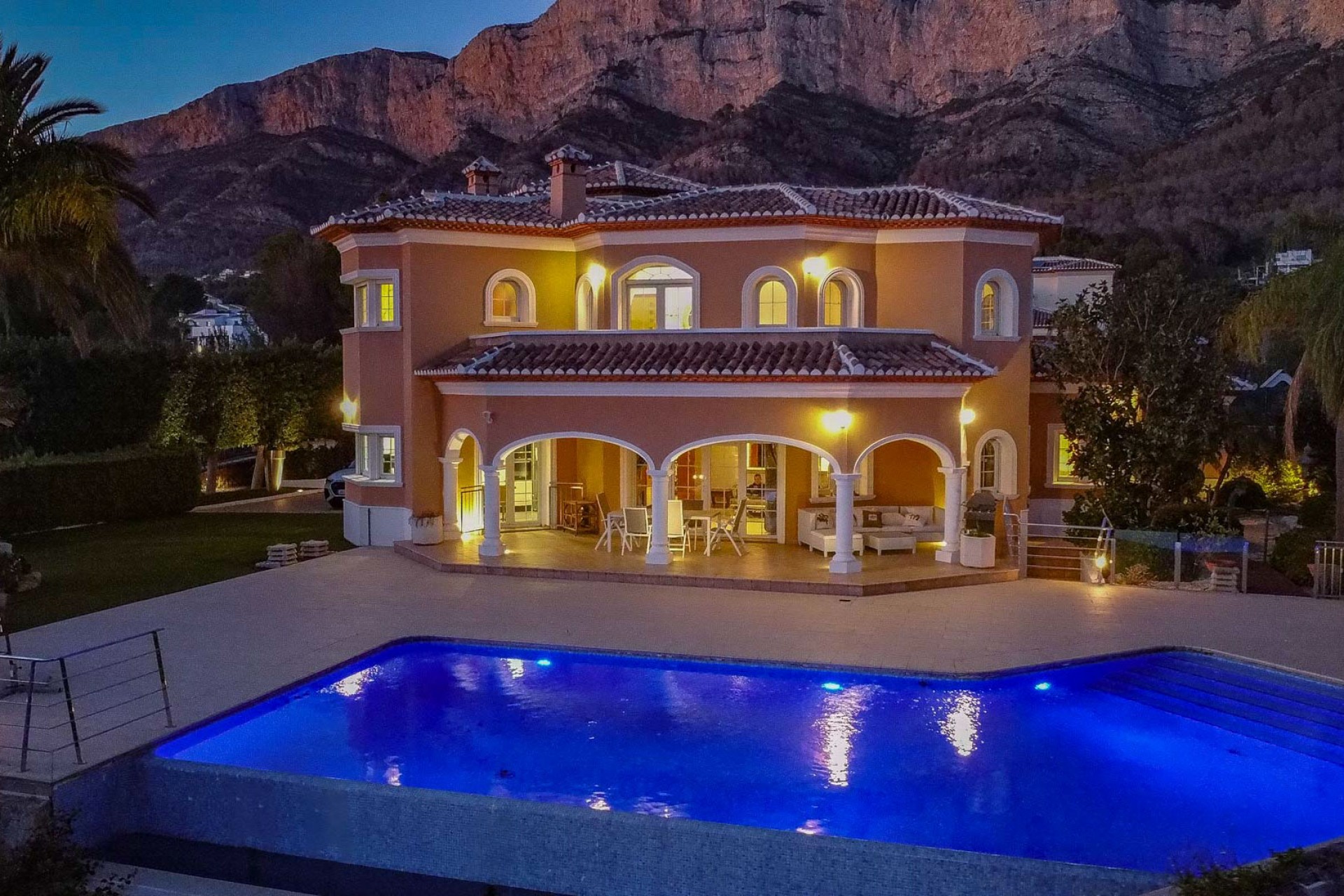 Resale - Villa -
Jávea - El Garroferal