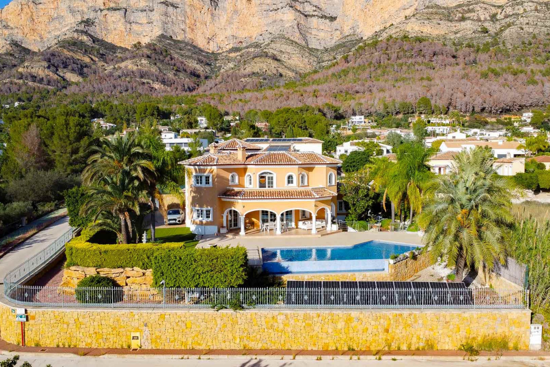 Resale - Villa -
Jávea - El Garroferal