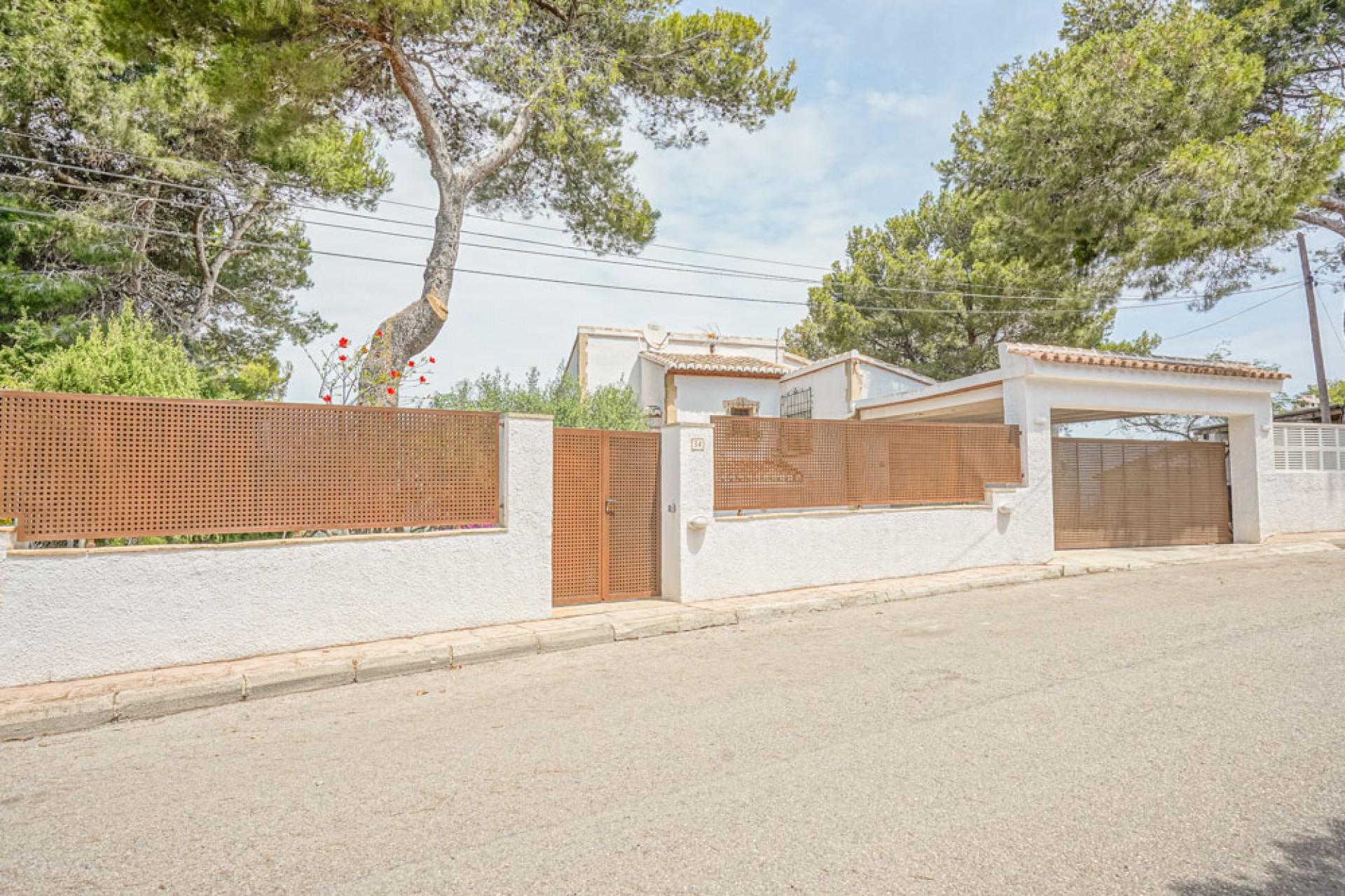 Resale - Villa -
Jávea - La Granadella