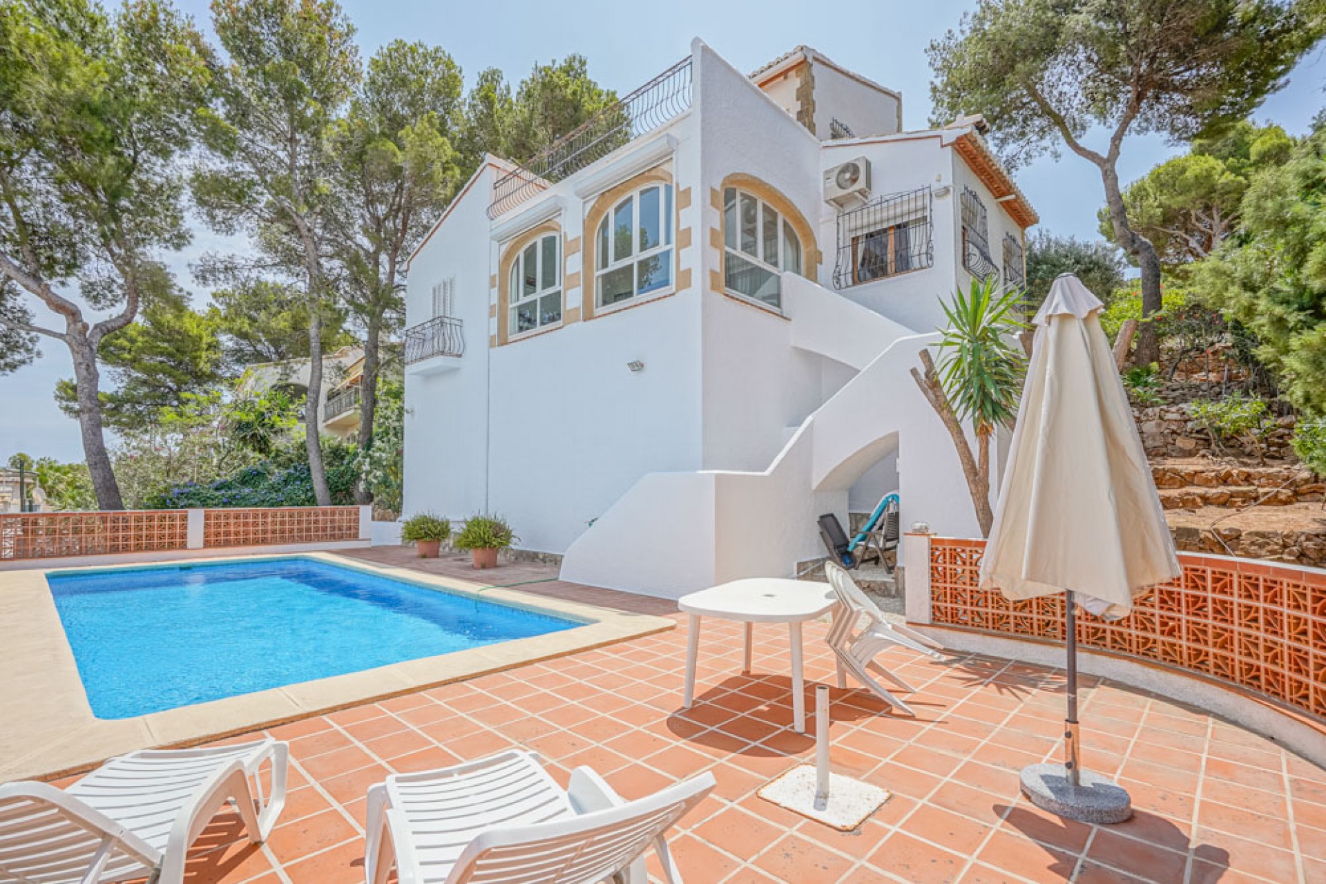 Resale - Villa -
Jávea - La Granadella