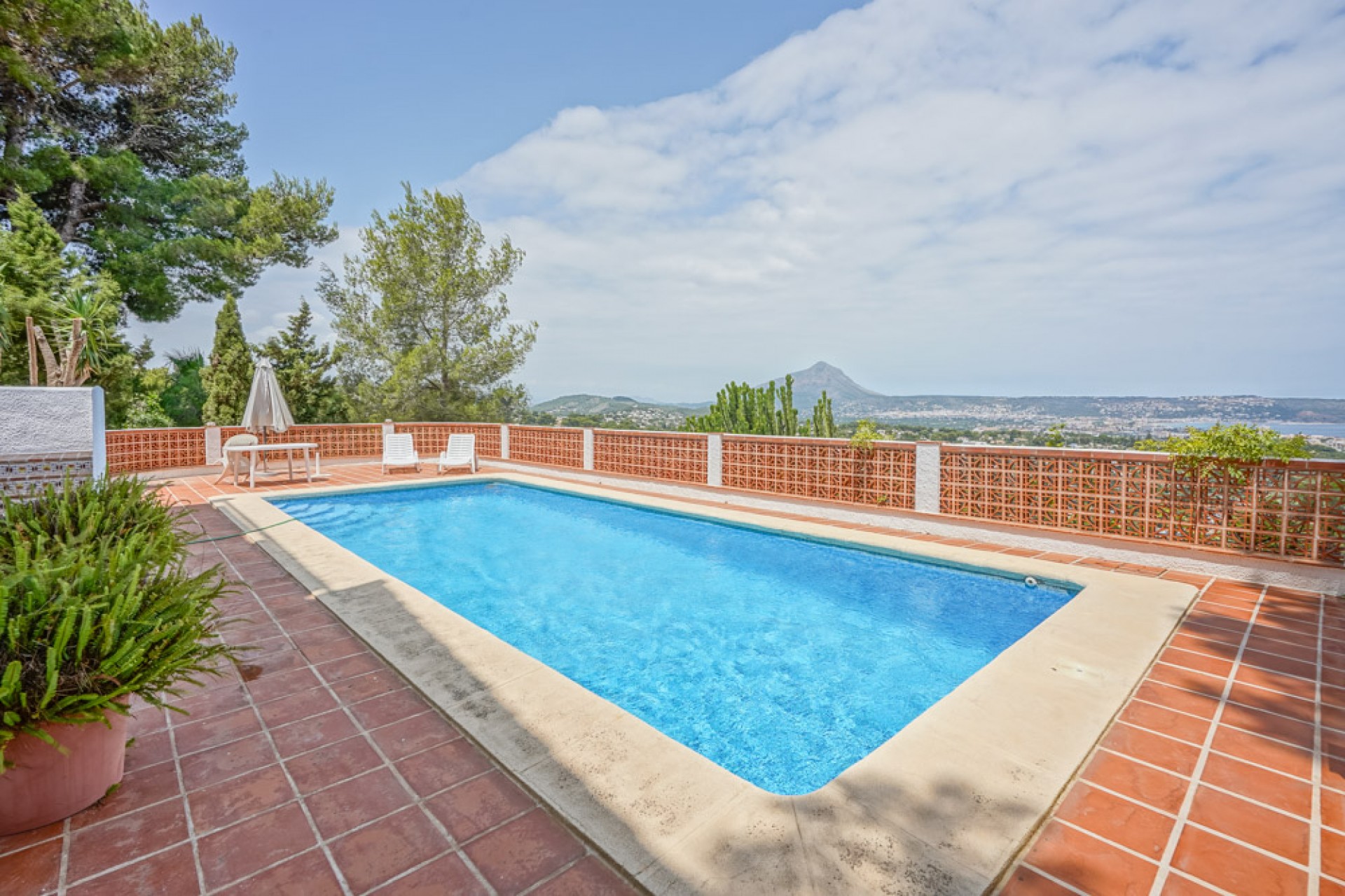 Resale - Villa -
Jávea - La Granadella