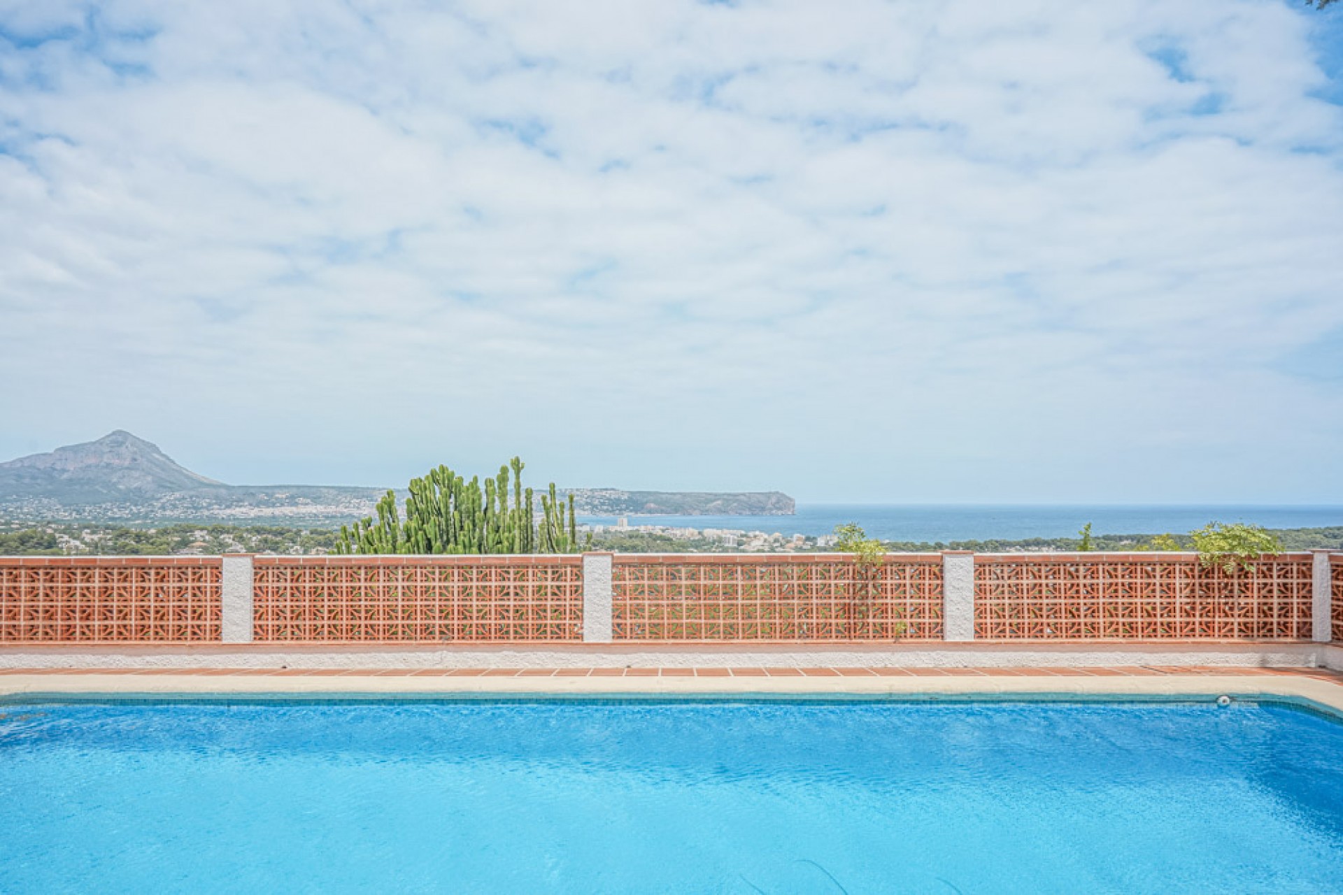 Resale - Villa -
Jávea - La Granadella