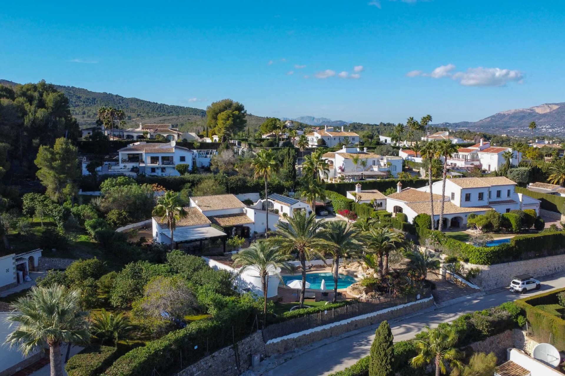 Resale - Villa -
Jávea - La Lluca