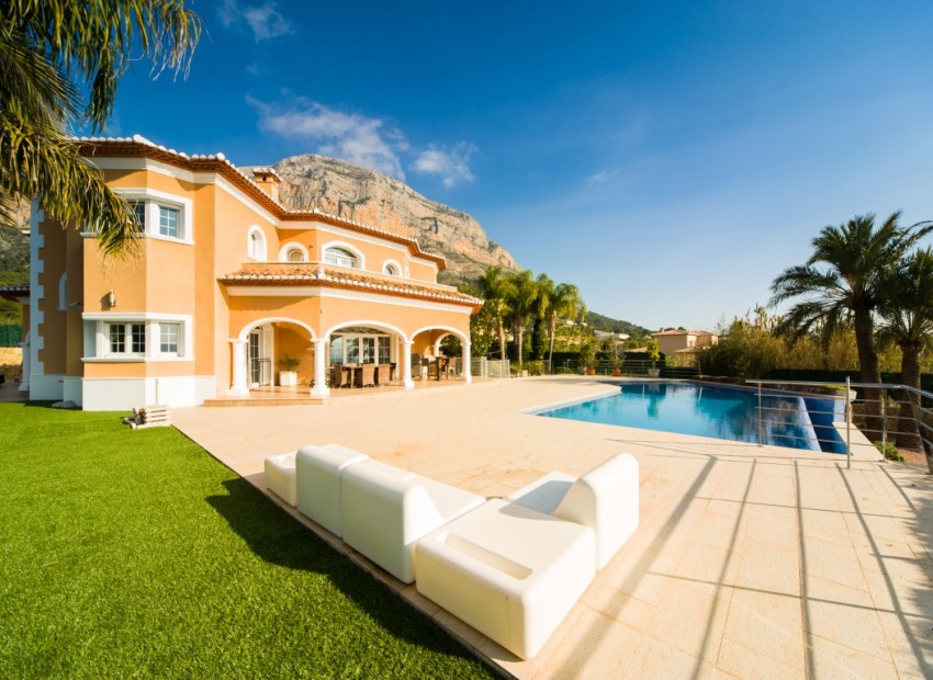 Resale - Villa -
Jávea - Montgo