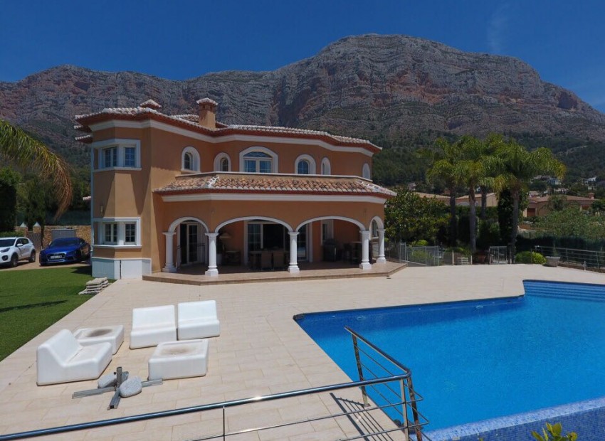 Resale - Villa -
Jávea - Montgo