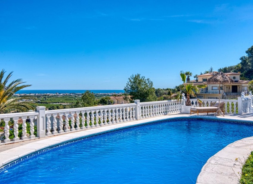 Resale - Villa -
Jávea - Piver