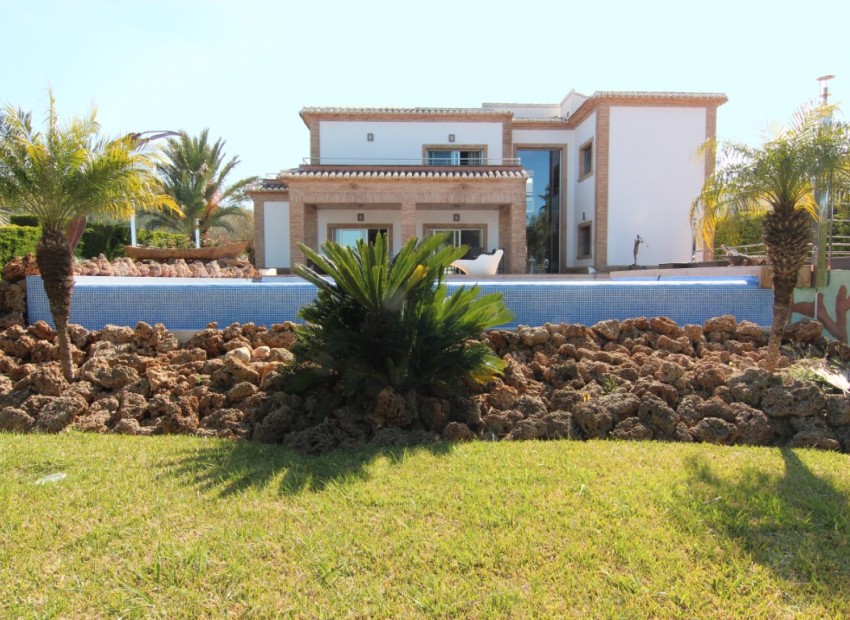 Resale - Villa -
Jávea - Puerta Fenicia