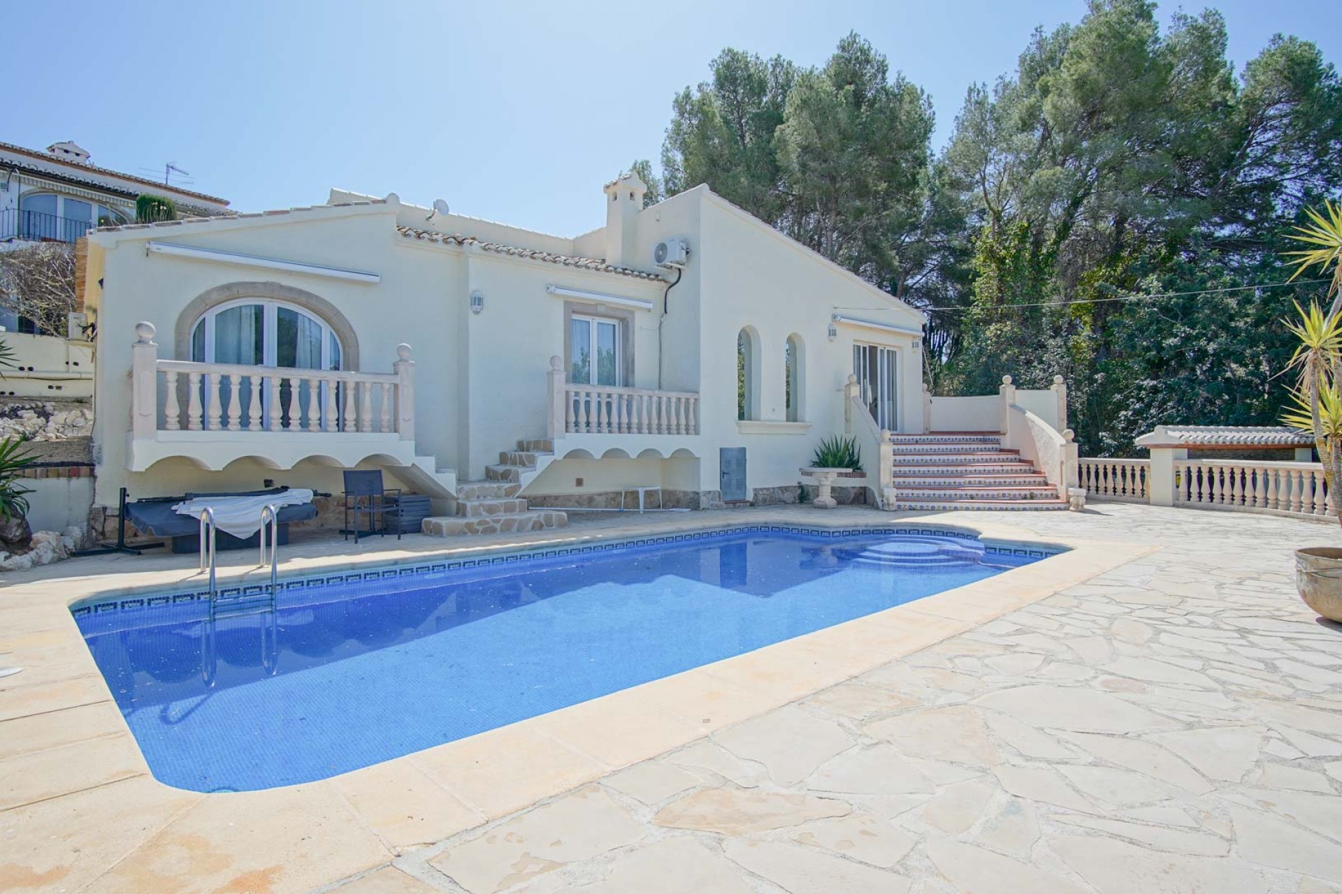 Resale - Villa -
Jávea - Rafalet