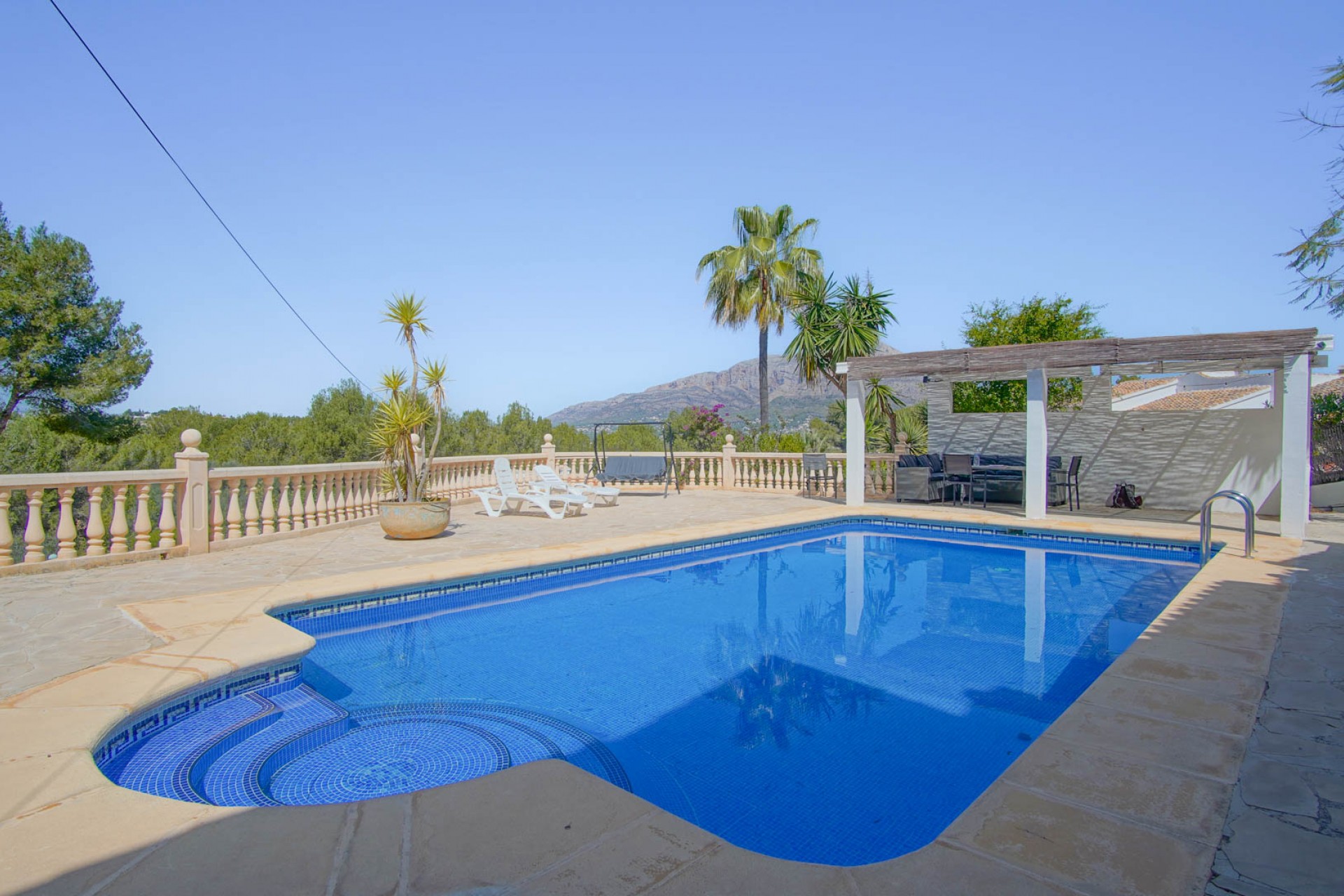 Resale - Villa -
Jávea - Rafalet