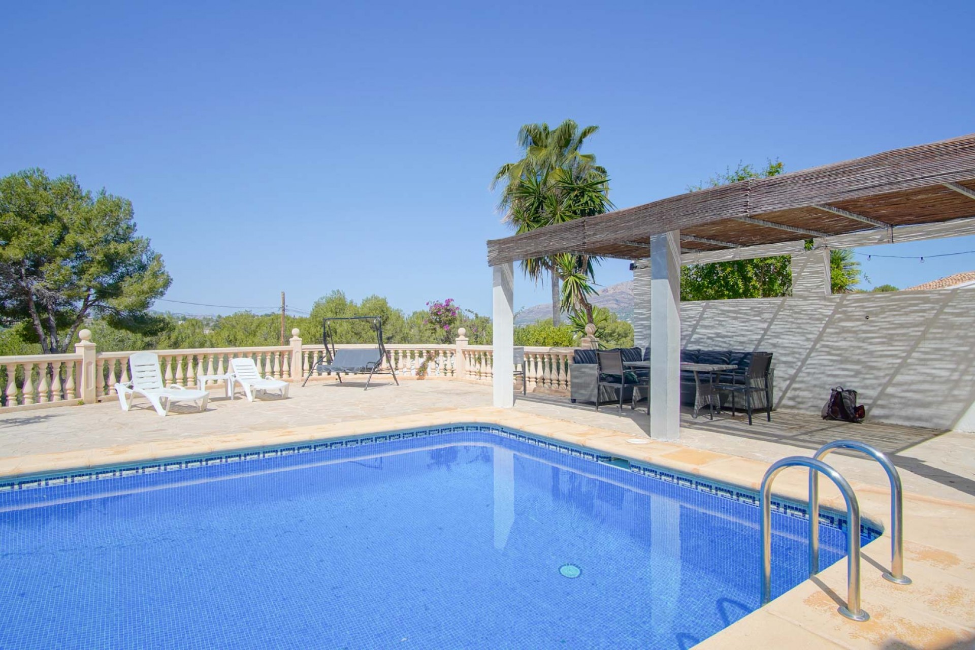 Resale - Villa -
Jávea - Rafalet