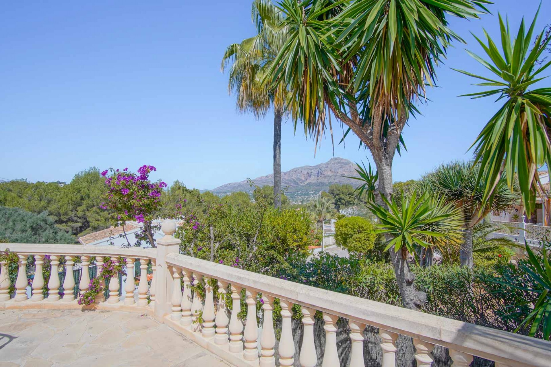 Resale - Villa -
Jávea - Rafalet