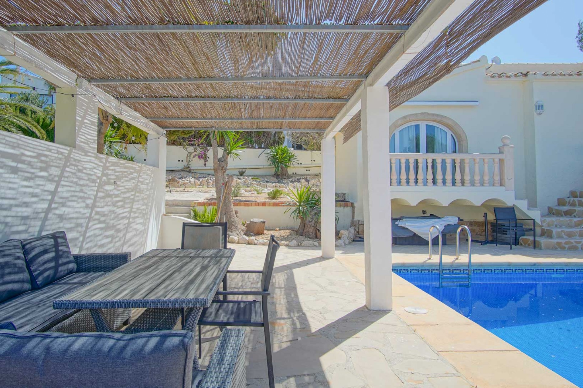 Resale - Villa -
Jávea - Rafalet