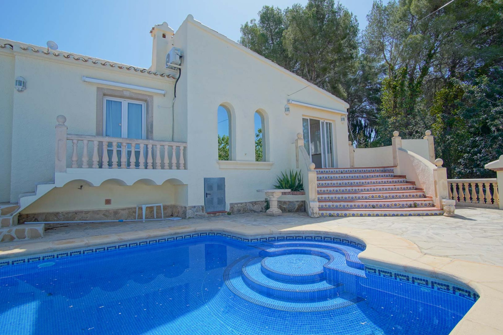 Resale - Villa -
Jávea - Rafalet