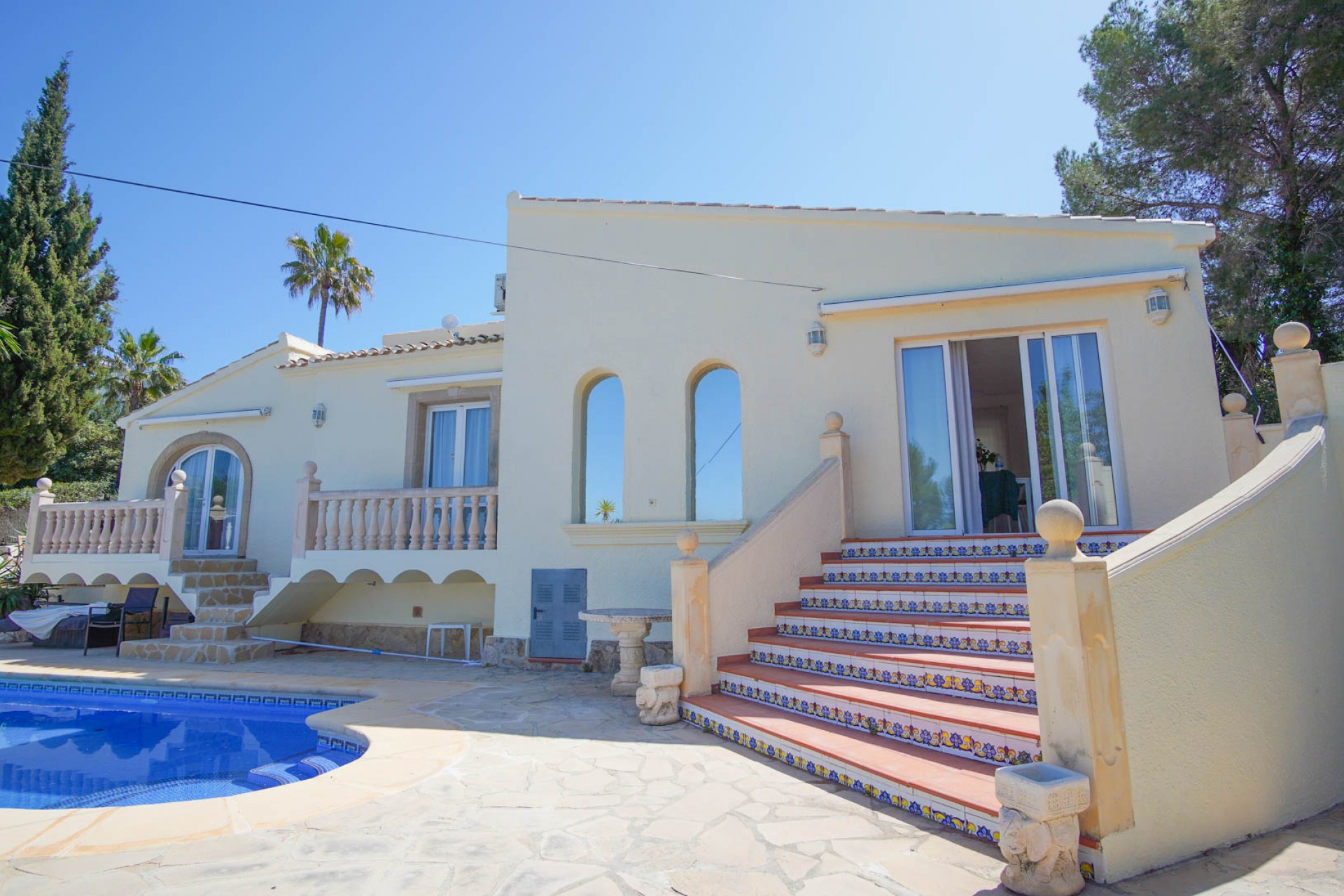 Resale - Villa -
Jávea - Rafalet