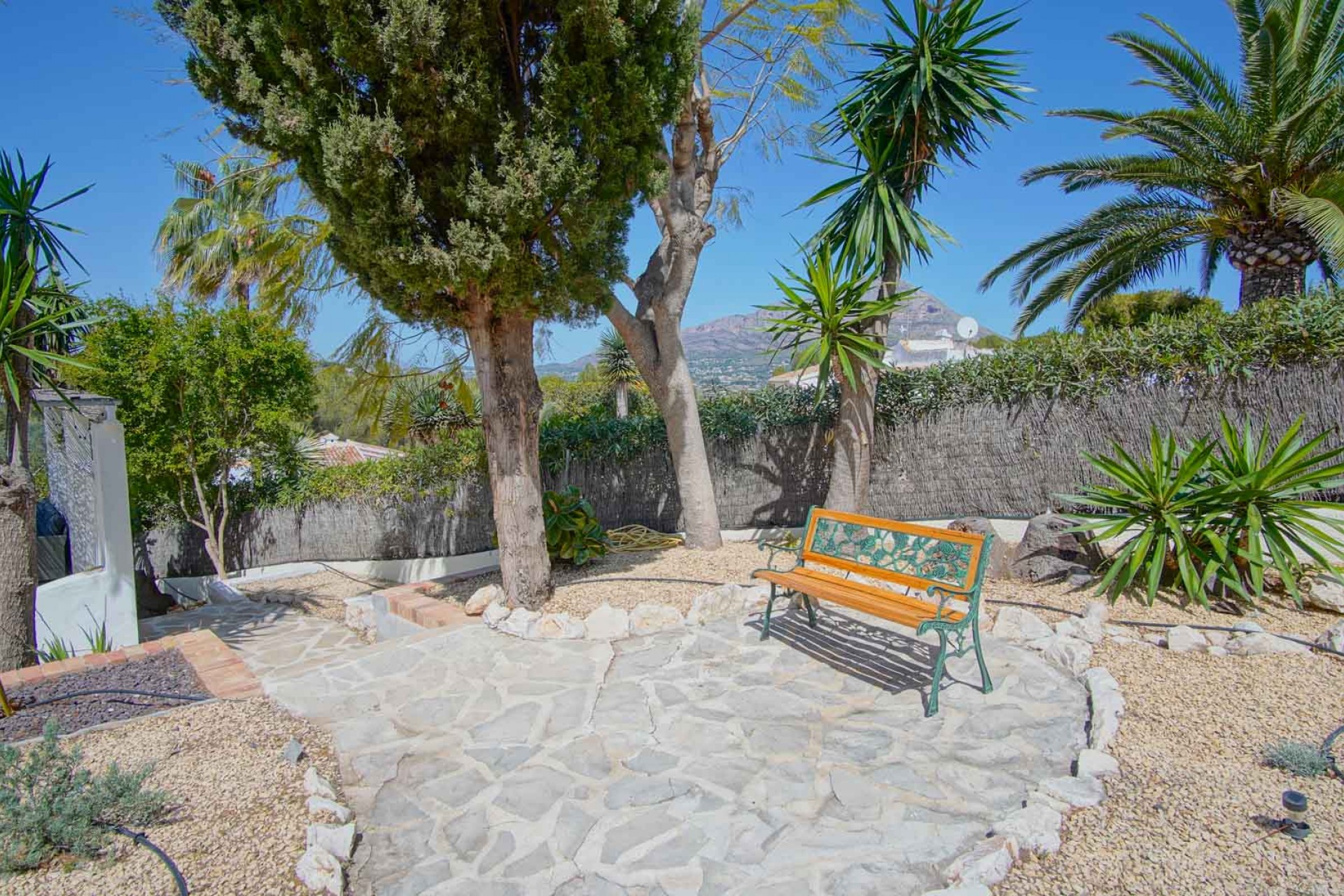 Resale - Villa -
Jávea - Rafalet