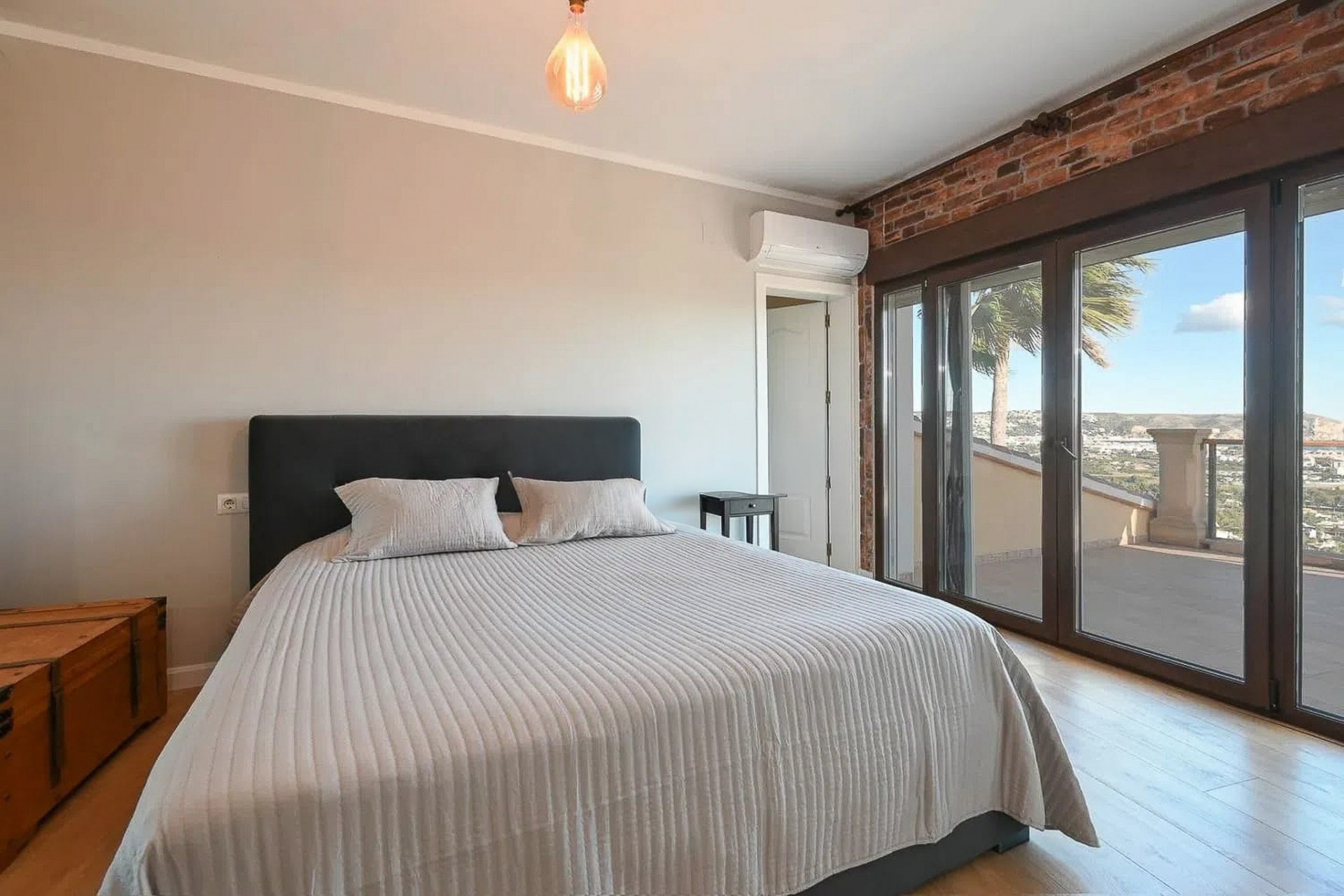 Resale - Villa -
Jávea - Sol del este