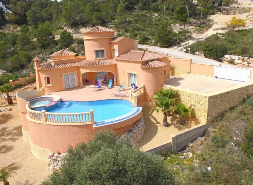 Resale - Villa -
Jávea - Tosalet