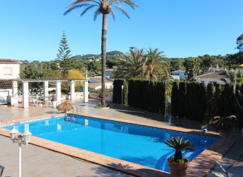 Resale - Villa -
Jávea - Tosalet