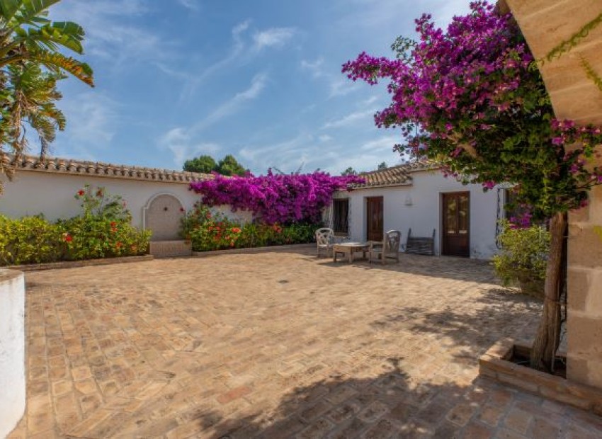 Resale - Villa -
Jávea - Tossals