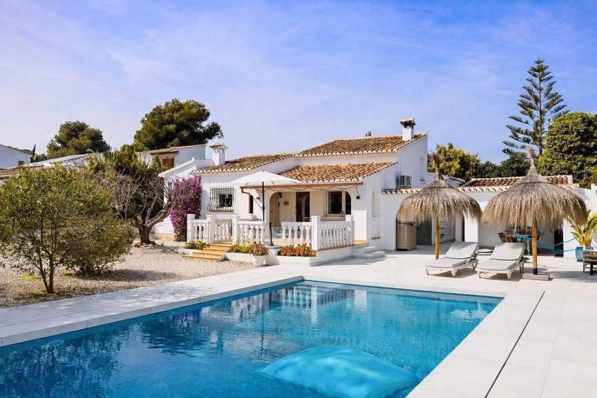 Resale - Villa -
Jávea / Xàbia - La Granadella  - Costa Nova