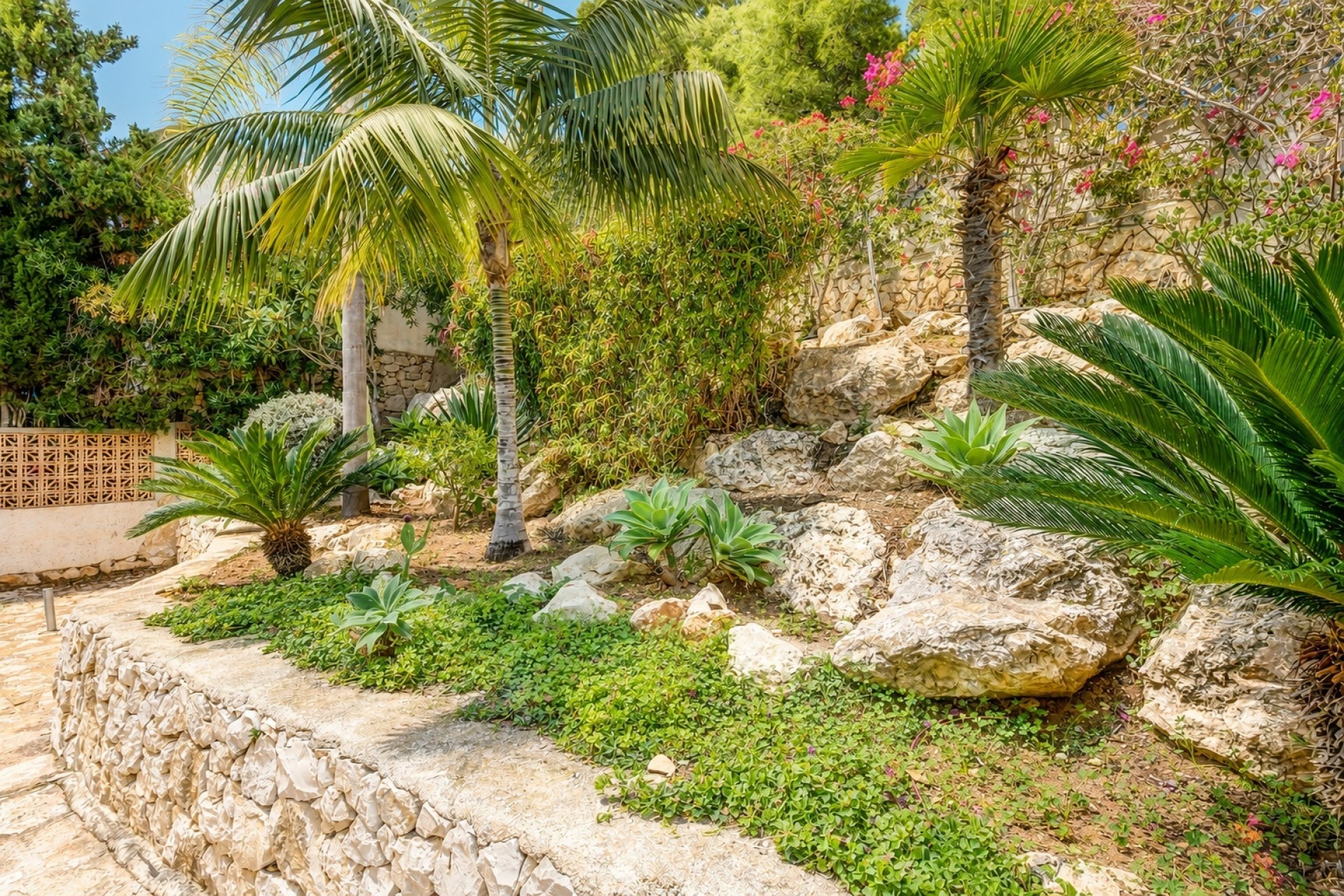 Resale - Villa -
Jávea / Xàbia - La Granadella  - Costa Nova