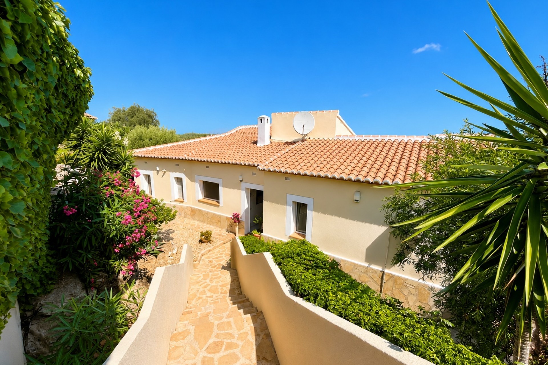 Resale - Villa -
Jávea / Xàbia - La Granadella  - Costa Nova
