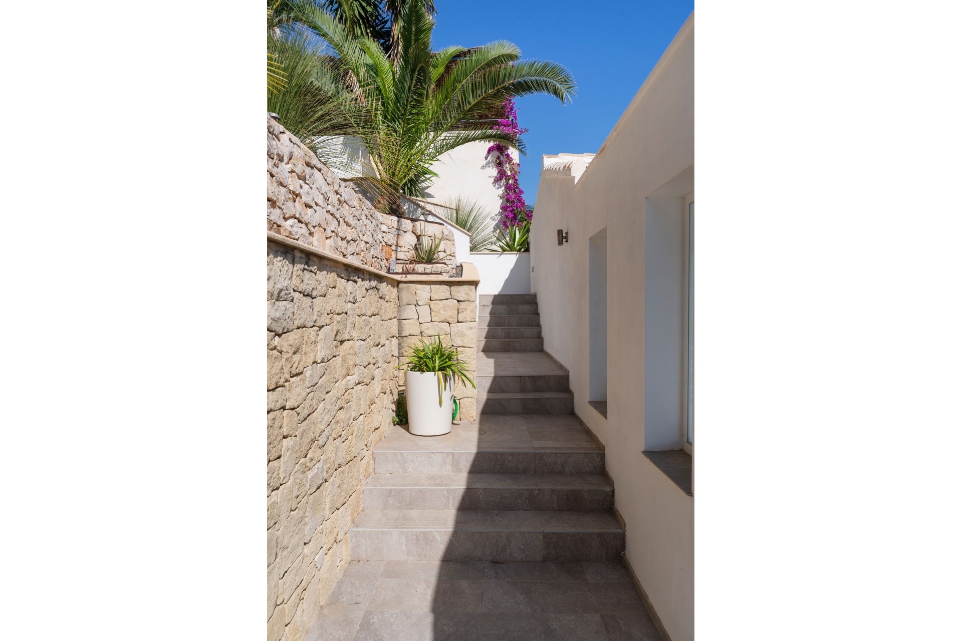Resale - Villa -
Jávea / Xàbia - La Granadella  - Costa Nova