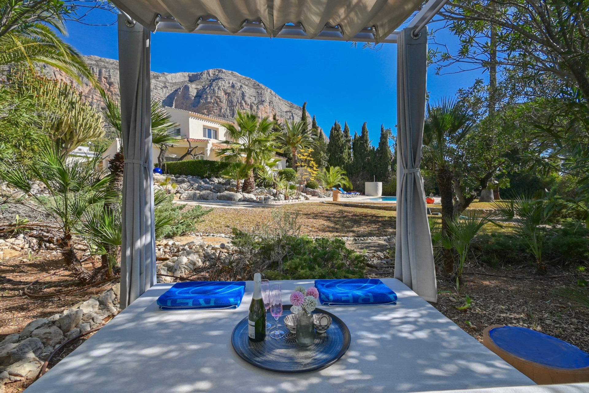 Resale - Villa -
Jávea / Xàbia - Montgó - Ermita