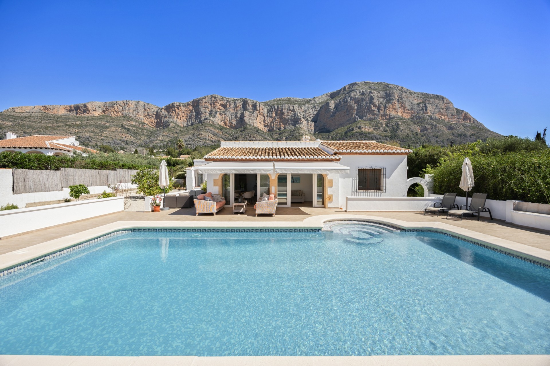 Resale - Villa -
Jávea / Xàbia - Montgó - Ermita