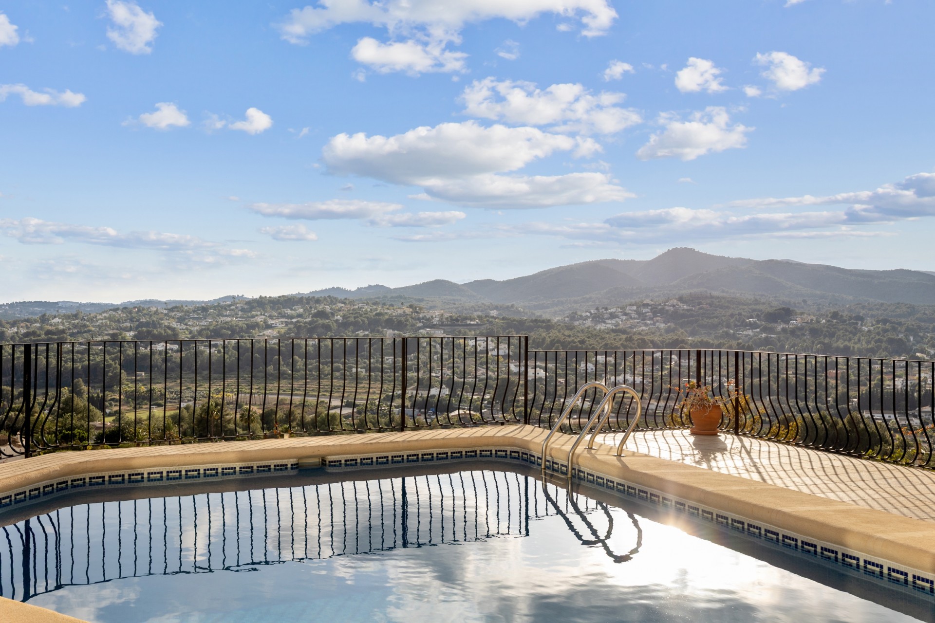 Resale - Villa -
Jávea / Xàbia - Partides comunes - Adsubia