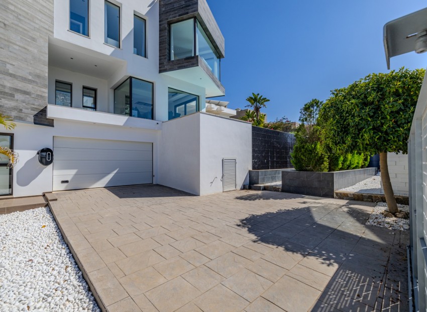 Resale - Villa -
Jávea