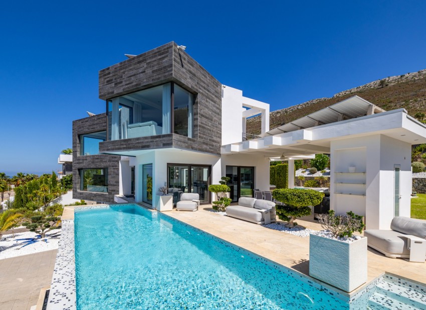 Resale - Villa -
Jávea
