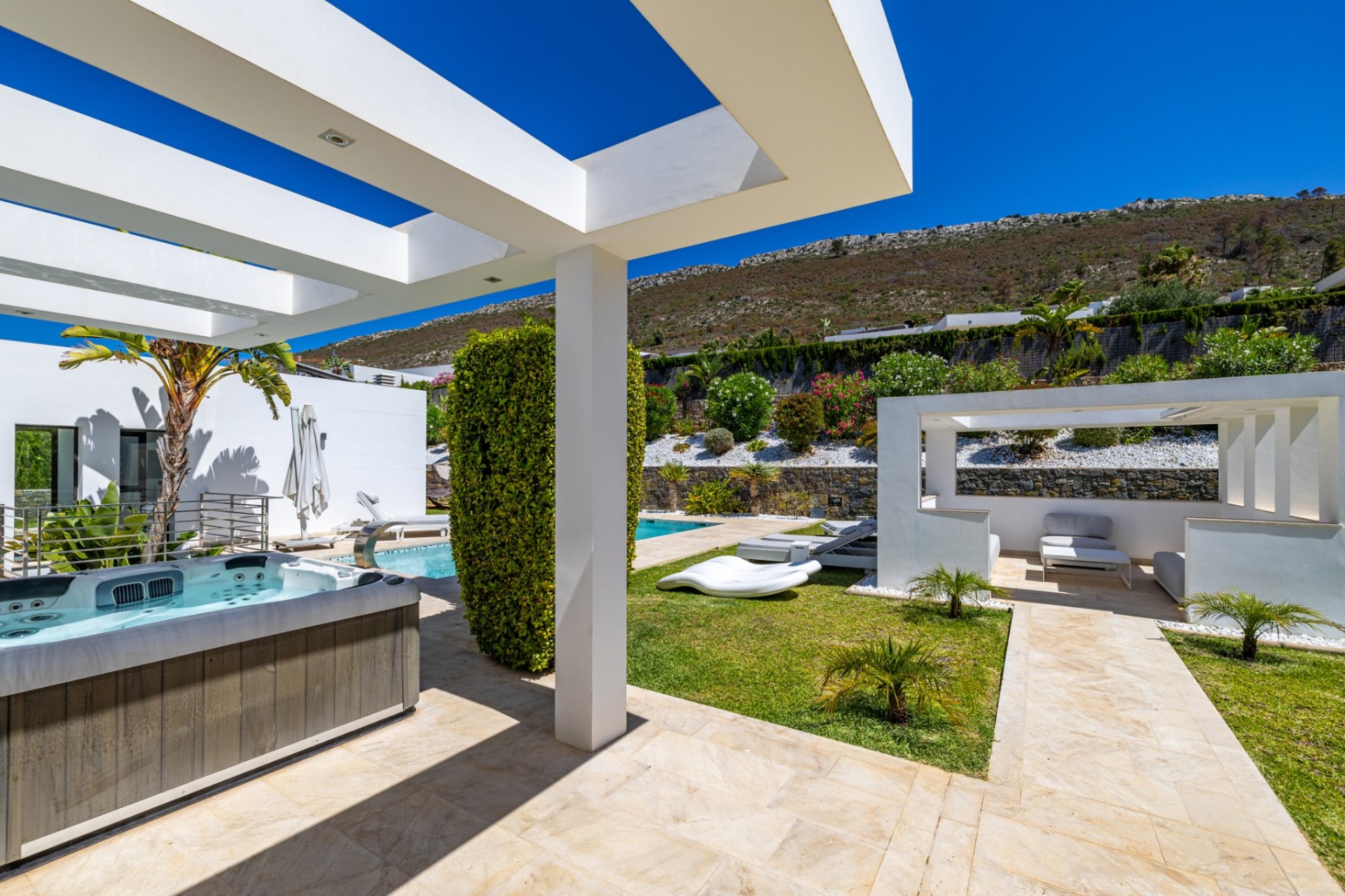 Resale - Villa -
Jávea