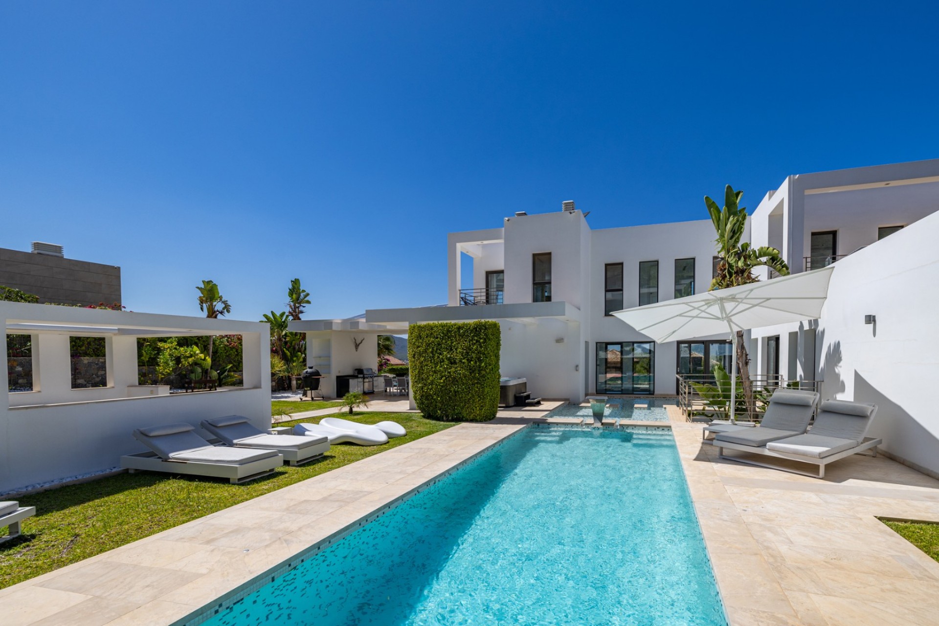 Resale - Villa -
Jávea
