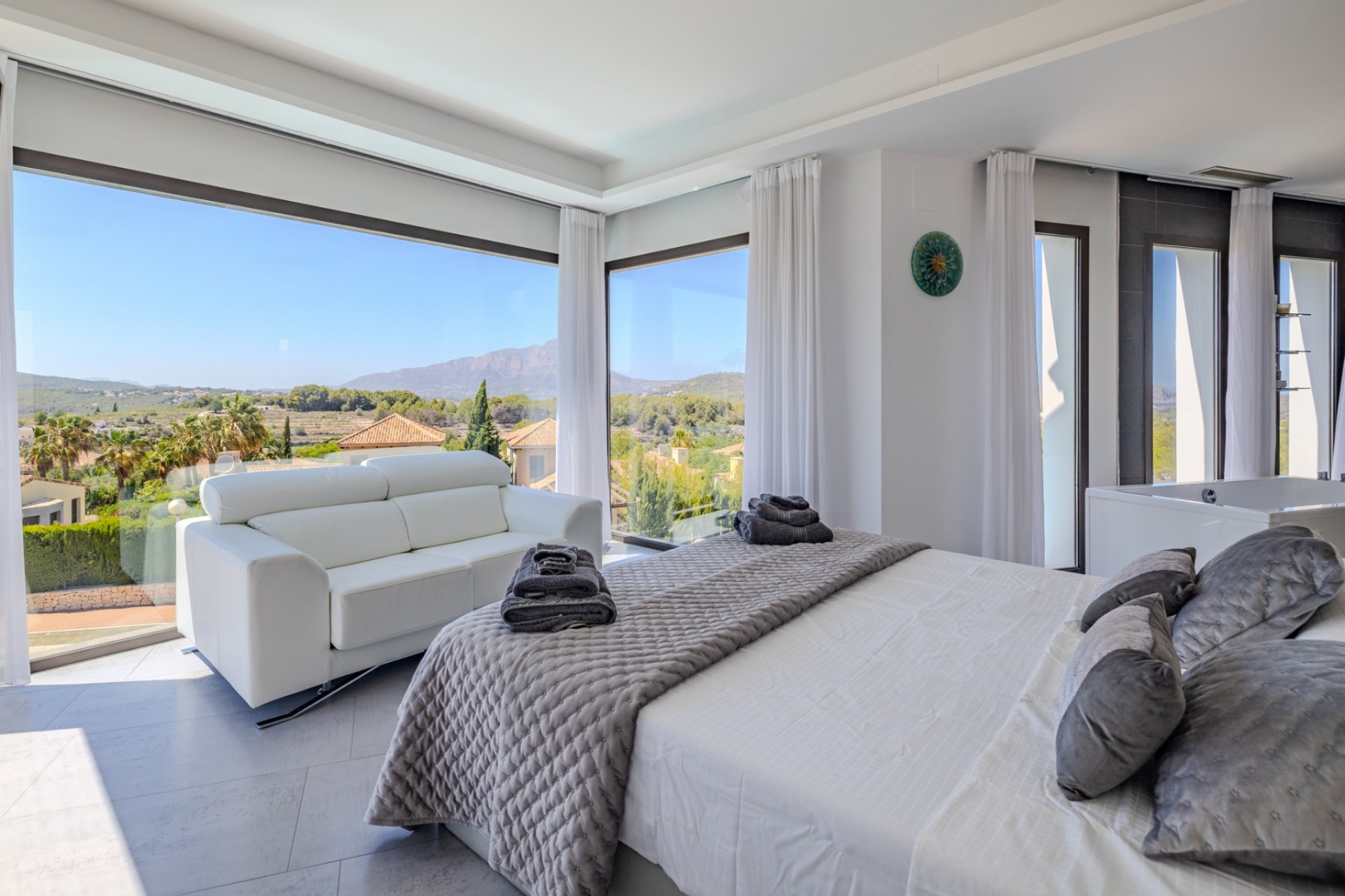 Resale - Villa -
Jávea