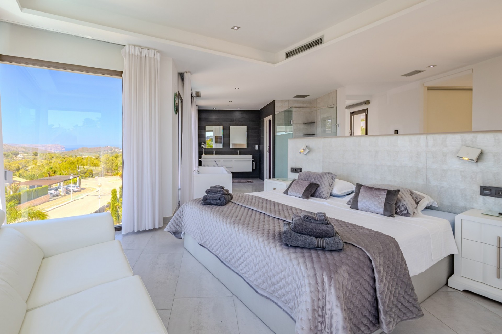 Resale - Villa -
Jávea
