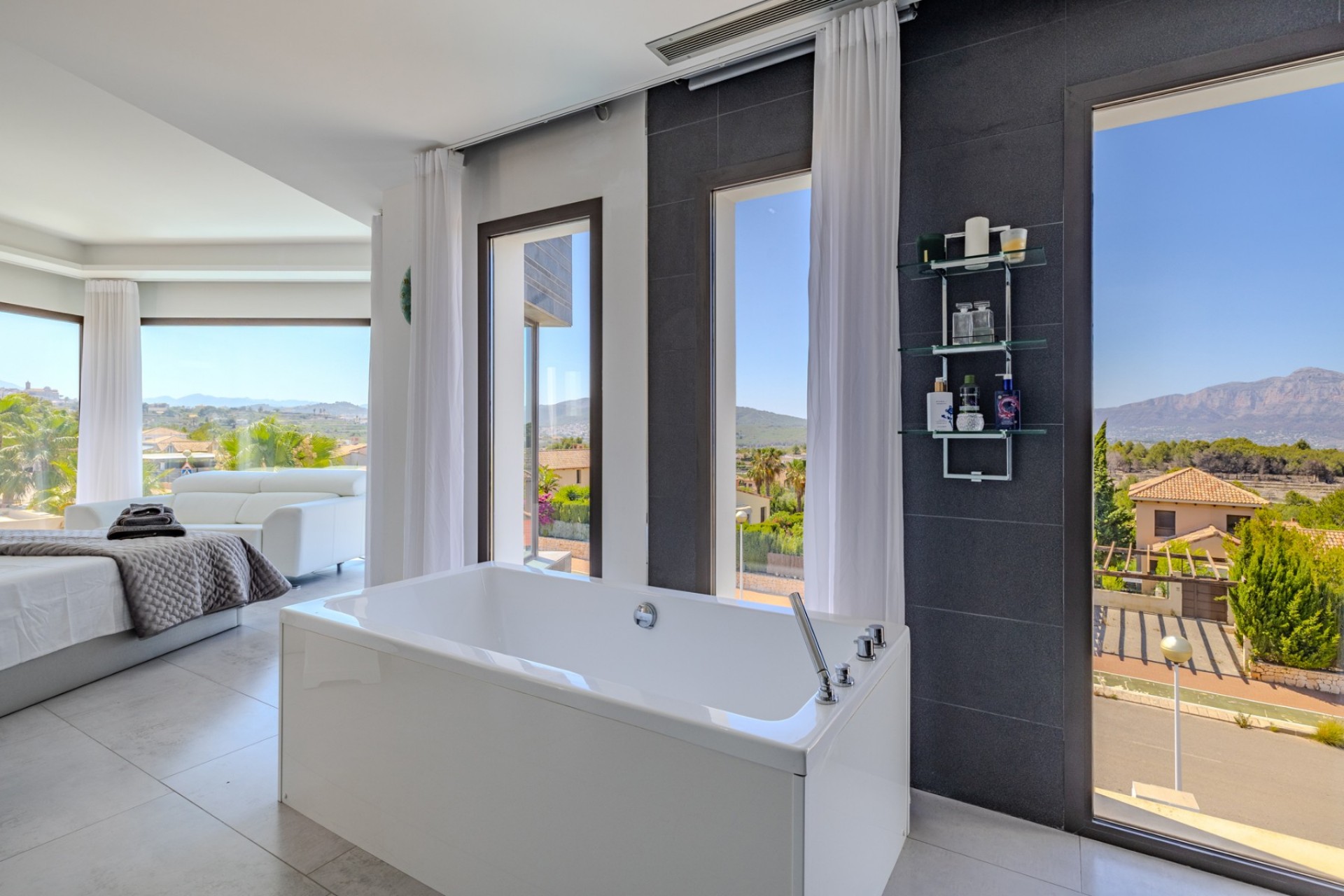Resale - Villa -
Jávea
