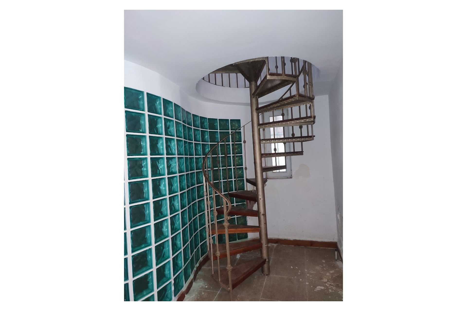 Resale - Villa -
Jávea