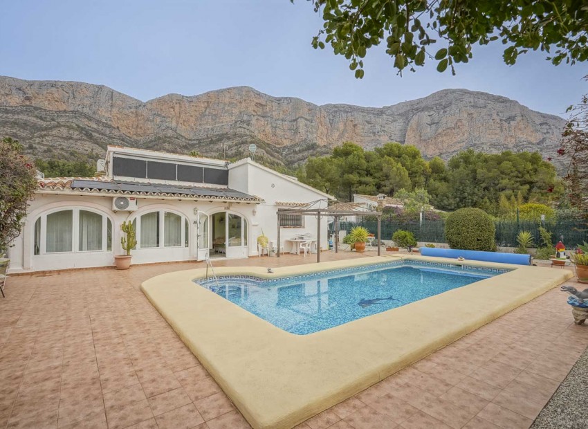 Resale - Villa -
Jávea