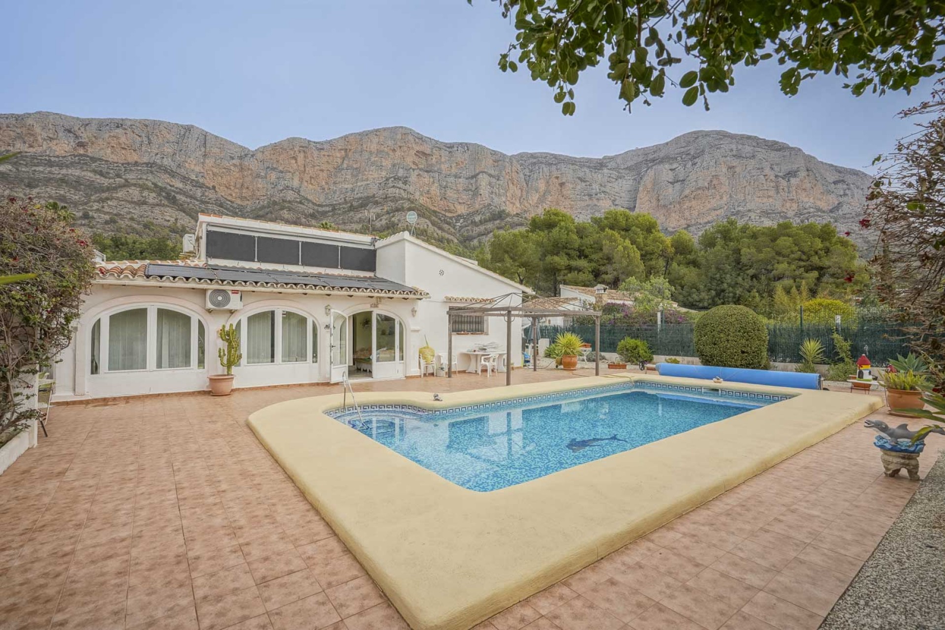 Resale - Villa -
Jávea