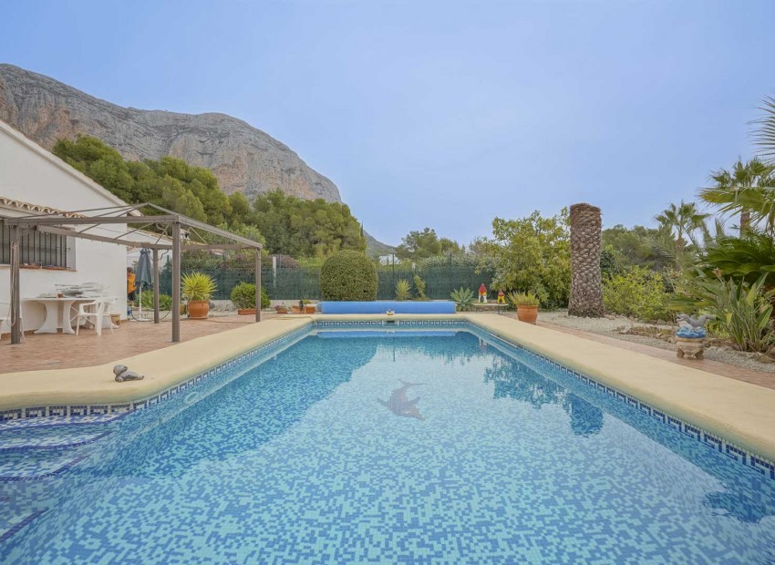 Resale - Villa -
Jávea