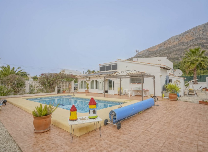 Resale - Villa -
Jávea