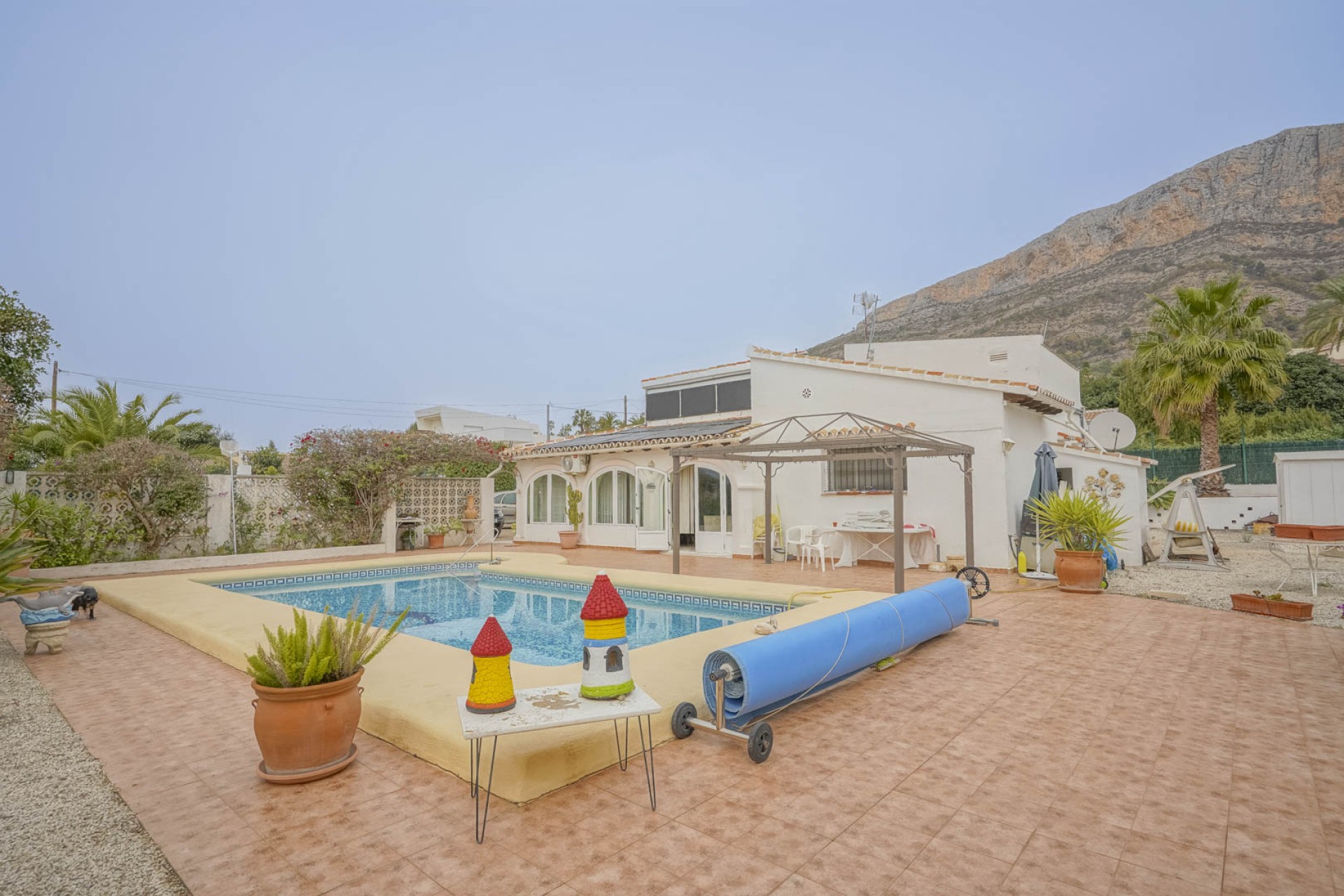 Resale - Villa -
Jávea