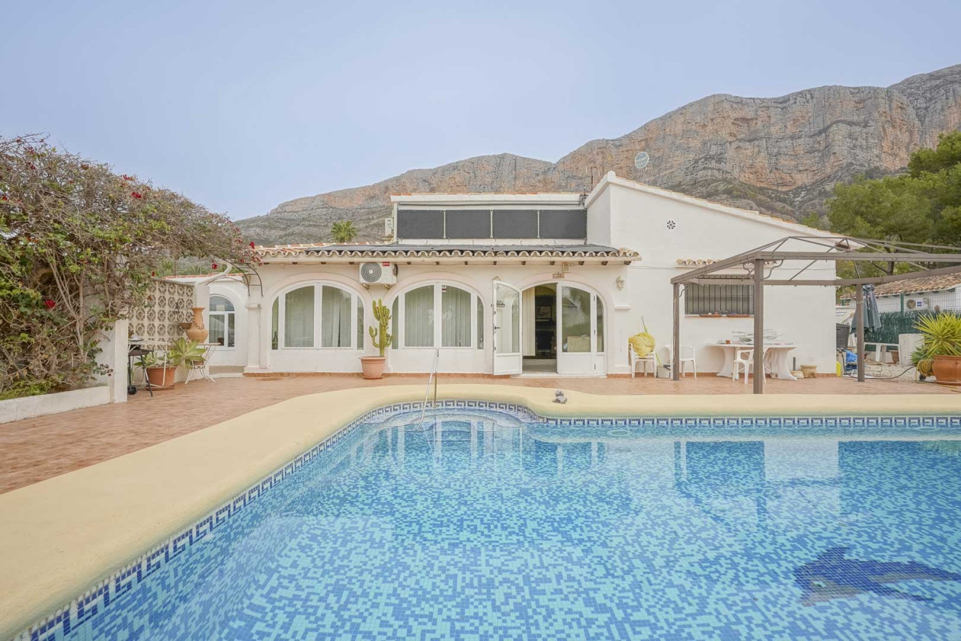 Resale - Villa -
Jávea