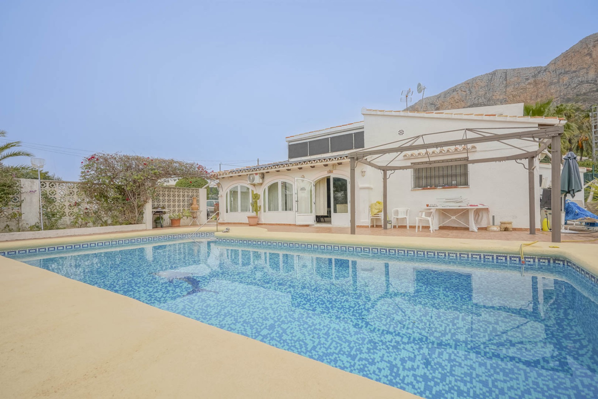 Resale - Villa -
Jávea