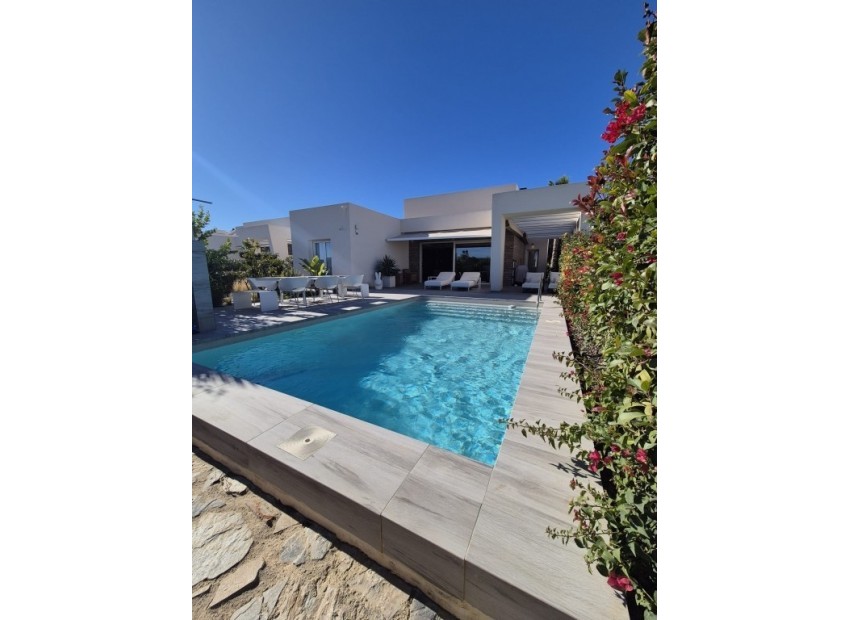 Resale - Villa -
La Finca Golf